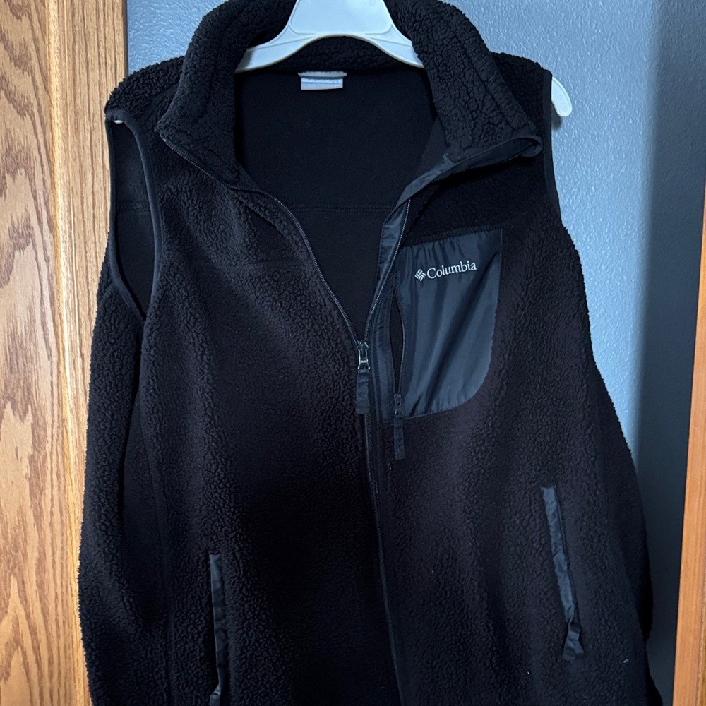 Columbia Black Fleece Zip Vest